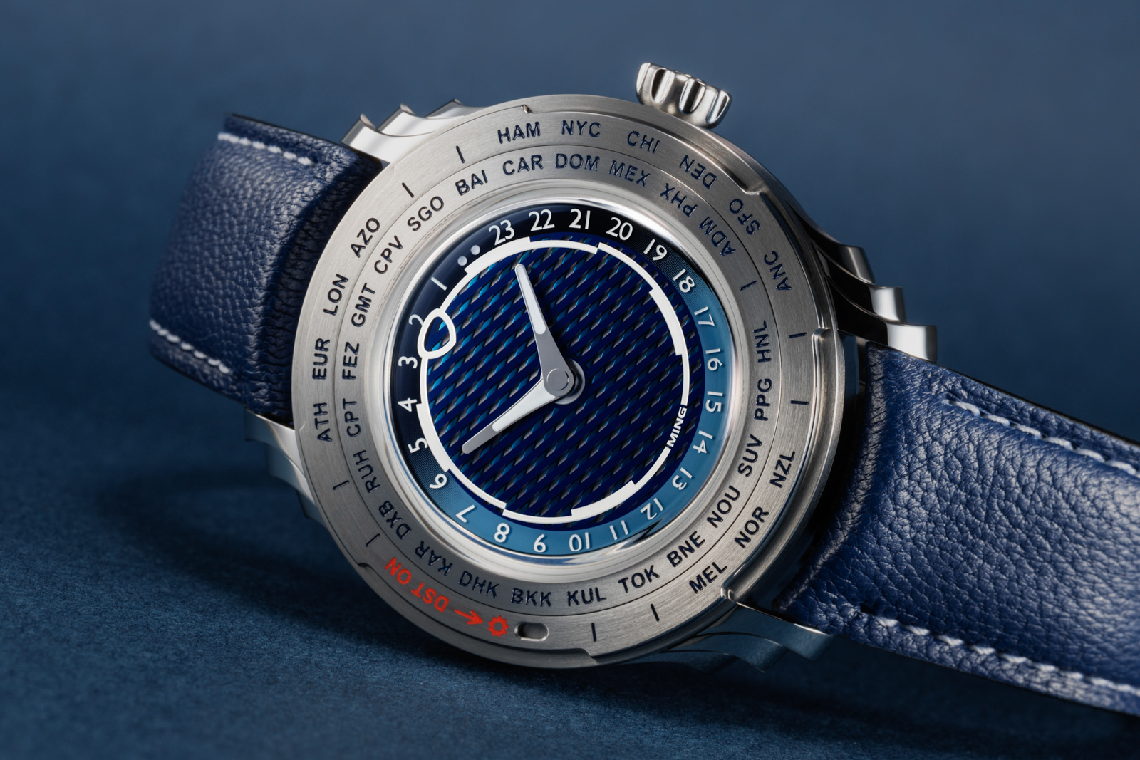 Ming 57.05 Comet on the Polymesh titanium bracelet, top-down centred product shot