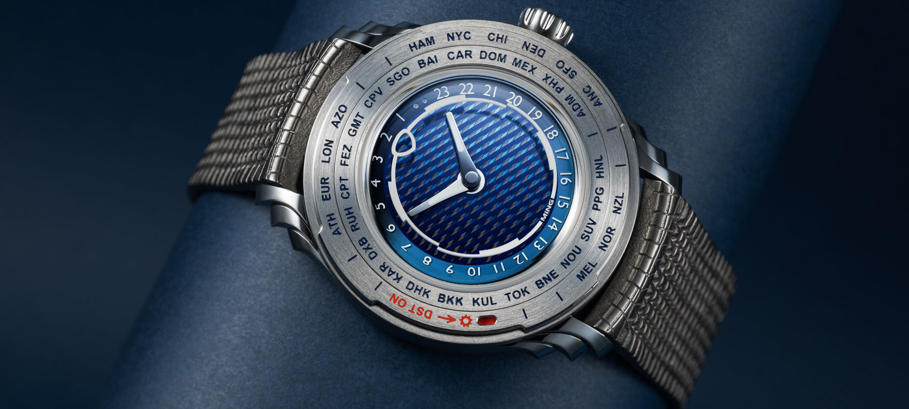 Ming 57.05 Comet three-quarter view showing case profile and integrated Polymesh bracelet