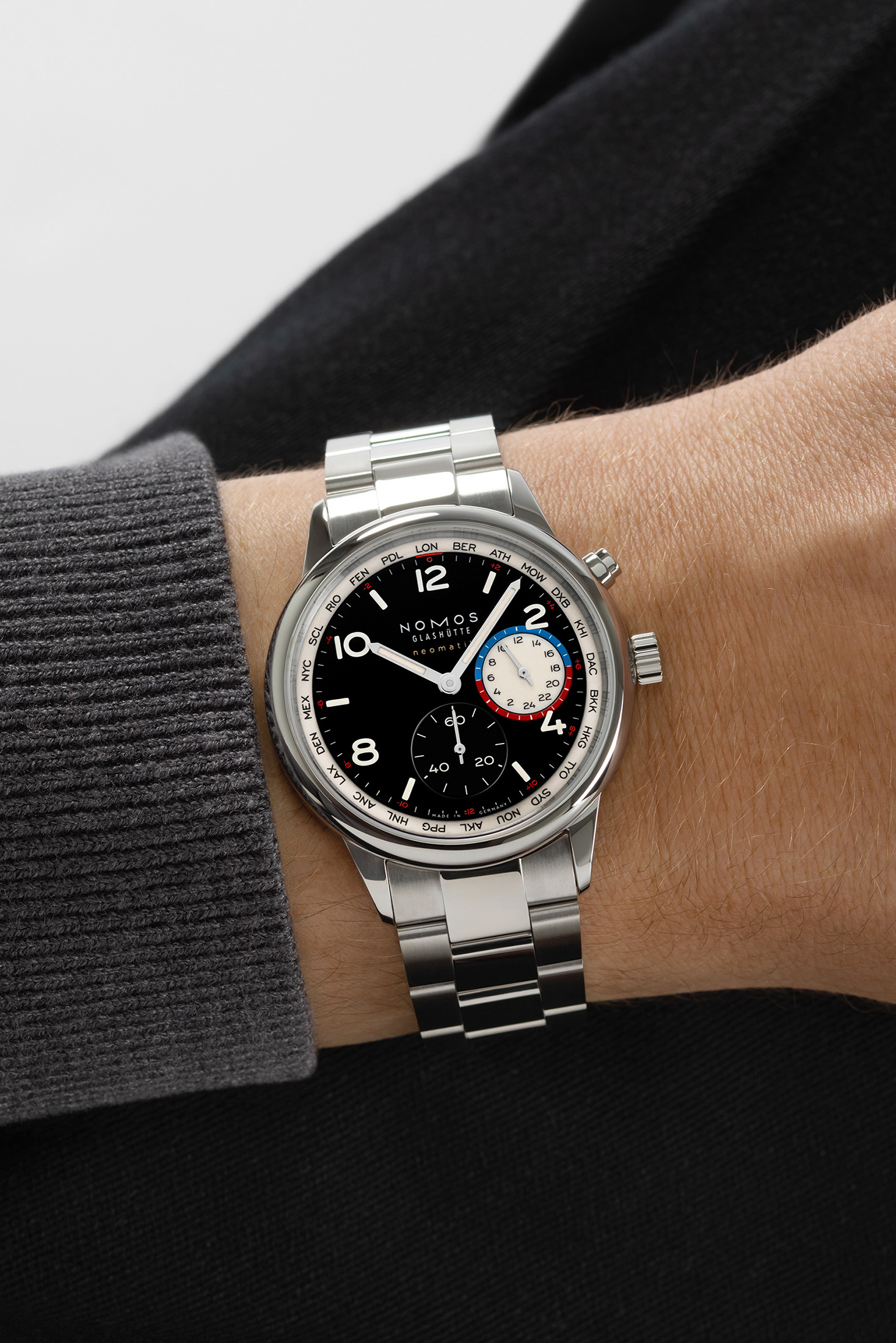 Nomos Club Sport Neomatik Worldtimer Dark - photo