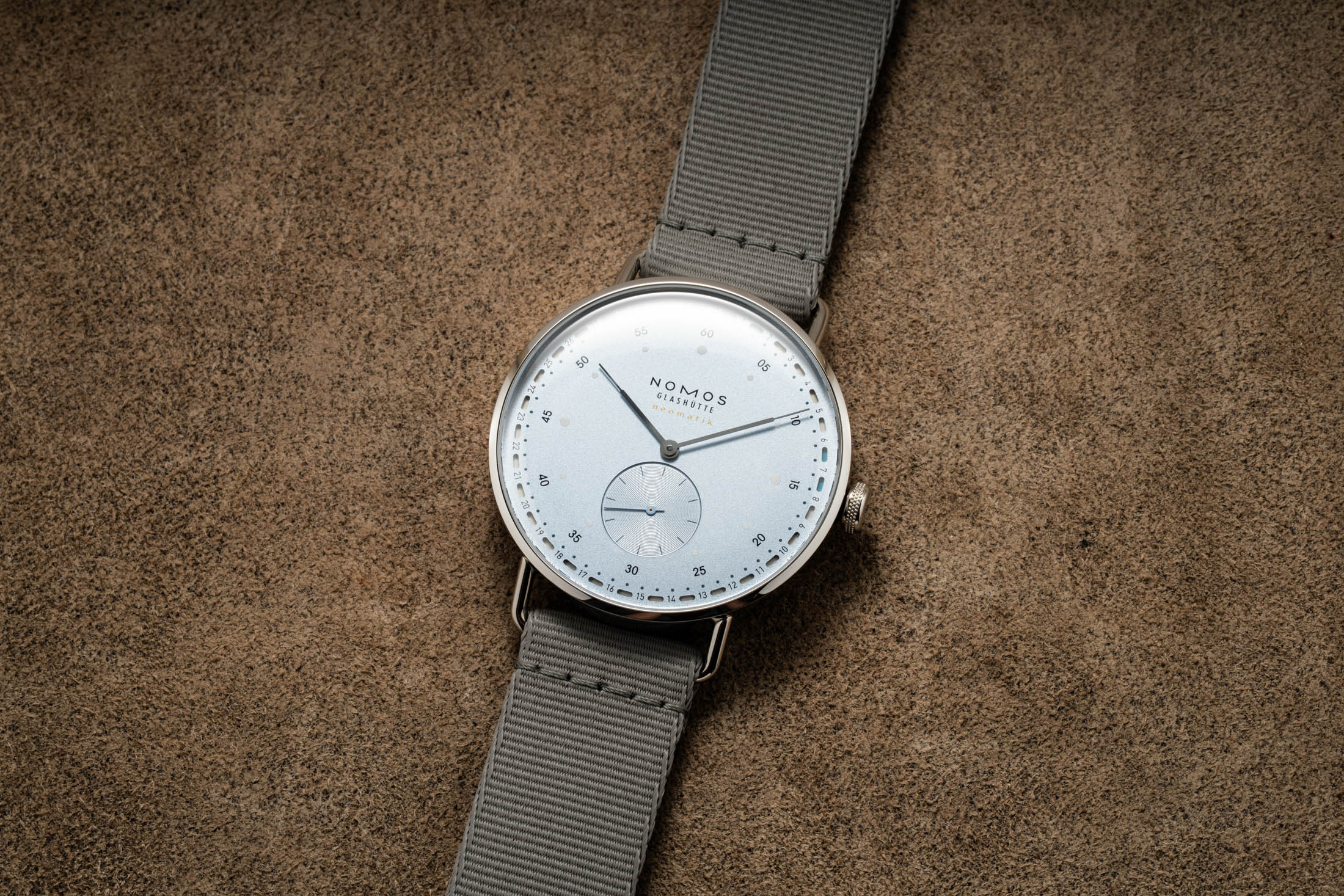 Nomos Metro Date Power Reserve - photo